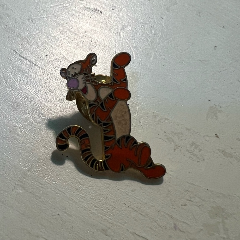 WDW Tigger Collectable Pin - Picture 2 of 3